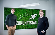 Juri Galkin (links) und Lorenzo Wienecke gründeten die Initiative für wirtschaftliche Jugendbildung und riefen den Zukunftstag ins Leben. (Foto: Initiative für wirtschaftliche Jugendbildung)