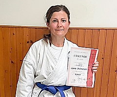 Joanna Grickschas bestand die Prüfung für den blauen Gürtel. (Foto: Gaby Blankenburg-Hollender)