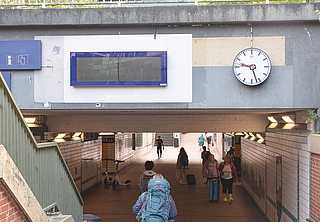 In Folge des Brandes sind die Anzeigetafeln am Elmshorn Bahnhof ausgefallen. Auch Durchsagen sind technisch nicht möglich. (Foto: Frank)