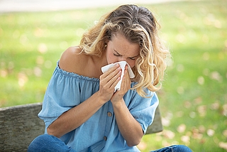 Klimatische Veränderungen führen auch im Kreis Pinneberg zu einem früheren Beginn und einer längeren Dauer der Pollensaison bei den heimischen Arten. (Foto: AOK/colourbox/hfr.)