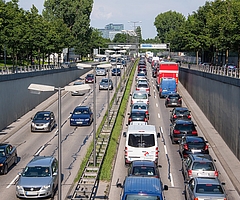 Schon am morgigen Mittwoch wird‘s eng auf den Straßen – gerade auch in Hamburg und Schleswig-Holstein. (Foto: pixabay)
