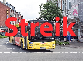 Die meisten Linienbusse in den Kreisen Pinneberg und Steinburg stehen still. (Foto/Montage: Frank)