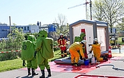 Mit über 50 Einsatzkräften in Aktion: Der Löschzug Gefahrgut aus Pinneberg und die Freiwillige Feuerwehr Hetlingen. (Foto: AZV Südholstein)