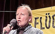 Anna Haentjens sang Friedenslieder. (Foto: Amnesty Elmshorn)
