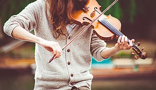 Mutige vor: Wer sein musikalisches Talent unter Beweis stellen will, meldet sich jetzt für die Teilnahme an dem Wettbewerb "Jugend musiziert" an. (Symbolfoto: Pexels auf Pixabay)
