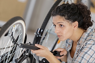 Die Mitmachaktion "Mit dem Rad zur Arbeit" wird bei den Menschen im Kreis Pinneberg immer beliebter. Im Aktionszeitraum vom 1. Mai bis 31. August 2023 haben sich 118 Teilnehmende beteiligt. Das waren 20 Prozent mehr als noch im Vorjahr. (Foto: AOK/Colourbox/hfr.)