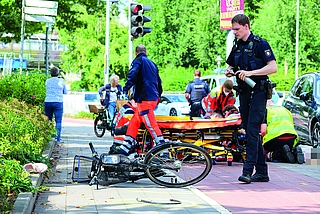 Während der Rettungs- und Bergungsarbeiten war die Hamburger Straße nur einspurig befahrbar. (Foto: Florian Sprenger)