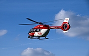 Der Verletzte wurde per Helikopter in ein Krankenhaus geflogen. (Symbolfoto: Pixabay)