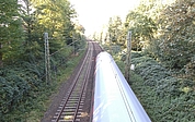Die Schienenverbindung zwischen Pinneberg und Elmshorn soll um ein 3. und 4. Gleis ausgebaut werden. (Archivfoto: Frank)
