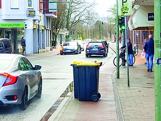 Was würden wohl Autofahrer sagen, wenn ihnen Mülltonnen so den Weg versperrten? (Foto: Strandmann)