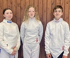 Treten bei den Deutschen Meisterschaften im Fechten in der KGSE an: Mia Brehmer, Emma von Wolff und Jorik Bersch (Foto:EMTV)
