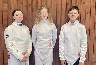 Treten bei den Deutschen Meisterschaften im Fechten in der KGSE an: Mia Brehmer, Emma von Wolff und Jorik Bersch (Foto:EMTV)