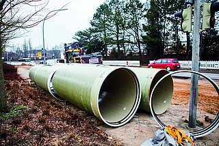 So sah es bei der Sanierung des Abschnitts zwischen Steindamm und Hainholzer Damm aus. Auch 2025 werden wieder große Kanäle verlegt. (Foto: Strandmann/Archiv)