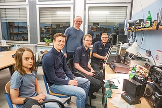 Im Funkraum der Elsa-Brändström-Schule sendeten die Funkamateure unter Leitung von Sebastian Mrozek. (Foto: Mrozek)