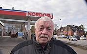 Hans-Joachim Siemers (74) schimpft über die Benzinpreise: „Das ist eine große Abzocke.“ (Foto: Frank)