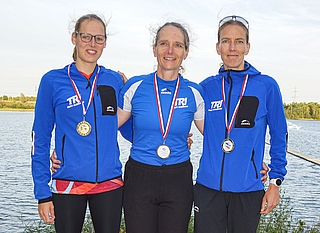 Glückliche Siegerinnen: Julia Finke (von links), Dr. Britt Günther und Katja Ritzmann. (Foto: EMTV)