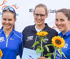 So sehen Sieger aus: das erfolgreiche Triathlon-Trio aus Elmshorn. (Foto: EMTV)