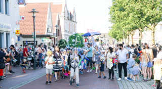 Das Motto des 132. Barmstedter Kinderfestes war "Tiere". Als solche kostümiert zogen die Kinder am Sonnabend, 8. Juli 2023, durch die Innenstadt. (Foto: Meyer-Lutz) 