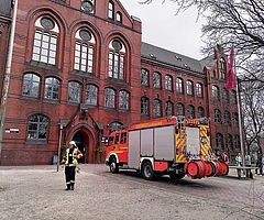Die Feuerwehr rückte zur Bismarckschule an, musste aber nicht eingreifen. (Foto: Frank)