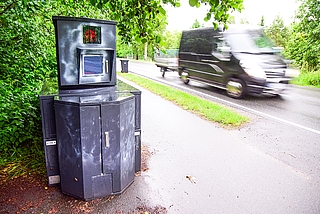 Der Blitzer "Zeus" stand am Donnerstag und Freitag, 5. und 6. Juni, in Heidgraben an der Hauptstraße. (Foto: Frank)