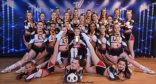 Die LA Contenders zeigen sich erfreut über Platz 3.  (Foto: @elmshornyellowpress, Gregor Klöters)