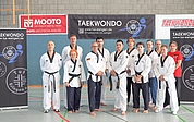 Taekwondo-Welt- und Europameister sowie Mitglieder der deutschen Nationalmannschaft trainierten Kampfsportler in den Hallen und auf dem Pausenhof der Klaus-Groth-Schule Tornesch. (Foto: Juris Zamberg)