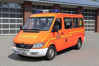Gesucht wird dieser Mercedes Benz-Sprinter der Freiwilligen Feuerwehr Elmshorn. (Foto: Stadt Elmshorn)