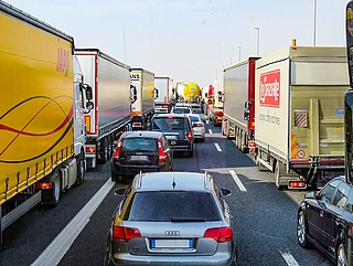 Es wird mal wieder richtig voll in Hamburg und den Umleitungsstrecken: Grund ist die nächste 55-stündige Vollsperrung der Autobahn. (Foto: pixabay)