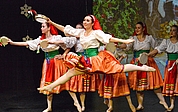 Auf der Bühne der Dittchenbühne wurde Tanz geboten. (Foto: Forum Baltikum – Dittchenbühne)