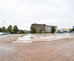 Auf dieser Fläche neben den Knechtschen Hallen stand einst der Sky-Markt. Ab Montag, 16. Oktober 2023, können dort Autos abgestellt werden. (Foto: Frank)