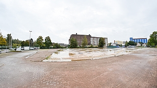 Auf dieser Fläche neben den Knechtschen Hallen stand einst der Sky-Markt. Ab Montag, 16. Oktober 2023, können dort Autos abgestellt werden. (Foto: Frank)