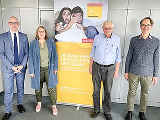 Wollen Bürger vor der Energiekostenfalle retten: Bürgermeister Dirk Woschei (von links), Carina Vogel, Leiterin der Verbraucherzentrale SH, Energieberater Diplom-Ingenieur Michael Hell und Klimaschutzmanager Dr. Mario Neukirch. (Foto: Stadt Uetersen)
