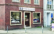 Dieses Antiquariat in Münster bildet den Ausgangspunkt zahlreicher Ermittlungen von Georg Wilsberg. In den TV-Produktionen prangt natürlich ein anderer Schriftzug darüber. (Foto: Strandmann)