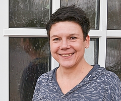 Diplom-Sozialpädagogin Ines Hundsdörfer hält einen Vortrag in Elmshorn. (Foto: DRK/Linke)