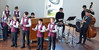 Coole Choreografie, coole Band. (Foto: Frank)