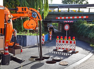 Die Stadt spült die Kanalisation. (Foto: Frank)
