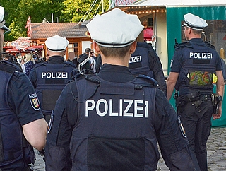 Die Polizei patroullierte mit großer Präsenz auf dem Hafenfest. (Foto: Ulf Marek)