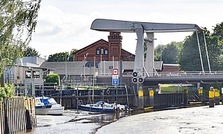 Ein Angler wurde an der Krückau in Höhe der Hafenstraße angegriffen. (Archiv: Frank)