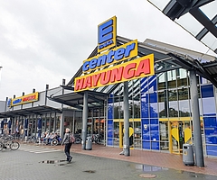 Am Sonnabend bittet Round Table die Kunden von Hayunga am Wedenkamp darum, ein Produkt zusätzlich zu kaufen und der Tafel für den Verein Die Frischlinge zu spenden. (Foto: rs)