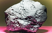 Der Meteorit „Elmshorn“ ist ein Highlight für Wissenschaft wie Bürger. (Foto: LIB, B. Pichelmann)