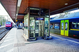 Bis September verkehrt hier kein Aufzug. Noch vorige Woche hielt die Deutsche Bahn es für vertretbar, keine Alternative vor Ort anzubieten. Jetzt fand sie doch eine Lösung. (Foto: Frank) 