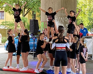 Sorgten für Stimmung: Die Cheerleader des SV Lieth beim Mitmachfest 2023 der Perspektive (Foto: Perspektive GmbH)