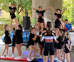 Sorgten für Stimmung: Die Cheerleader des SV Lieth beim Mitmachfest 2023 der Perspektive (Foto: Perspektive GmbH)