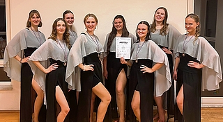 Die Teens traten zum ersten Mal bei „Jugend tanzt“ in Neumünster an und gelangten gleich auf den 3. Platz. (Foto: Cat Dance Company)