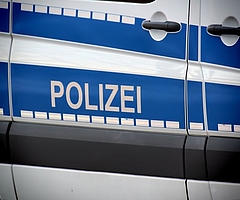 Die Polizei sucht die Jugendlichen, die ihre E-Scooter auf der Tankstellenzufahrt abstellten. (Symbolfoto: Pixelio)