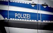 Die Polizei sucht die Jugendlichen, die ihre E-Scooter auf der Tankstellenzufahrt abstellten. (Symbolfoto: Pixelio)