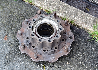 Die defekte Radnabe: Bolzen sind abgebrochen. (Foto: Frank)