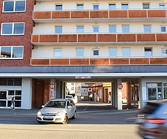Die Durchfahrt unter dem Gebäude in der Gerberstraße 30 hindurch in die Neue Straße hinein ist wieder offen. (Foto: Frank)