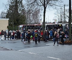 Am Elmshorner ZOB werden künftig auch Busse vom Hamburger Flughafen ankommen. (Archiv: Frank)