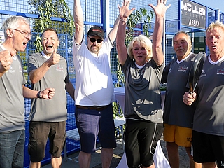 Begeistert für den Sport: Thomas Kenntemich (von links), Thorsten Schröder, Rolf Apfeld (Bürgermeister), Ute Schmidt, Klaus Schade und Jörg Behrens. (Foto: Kenntemich)